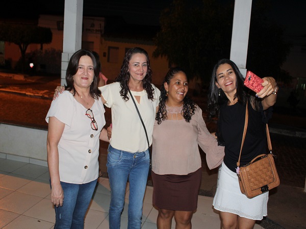 Professores são homenageados durante caminhada em Santo Inácio  - Imagem 14