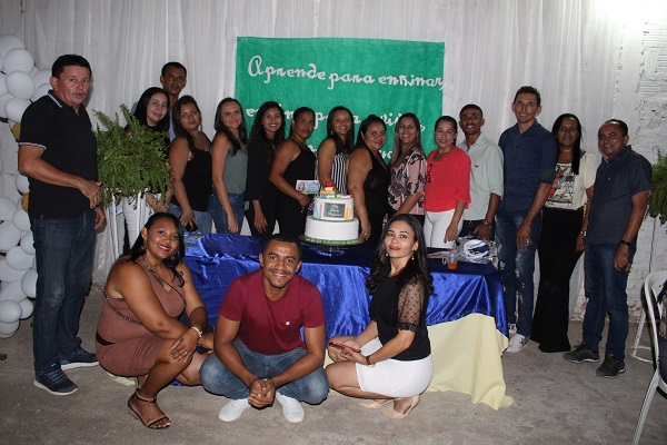 Professores são homenageados durante caminhada em Santo Inácio  - Imagem 64