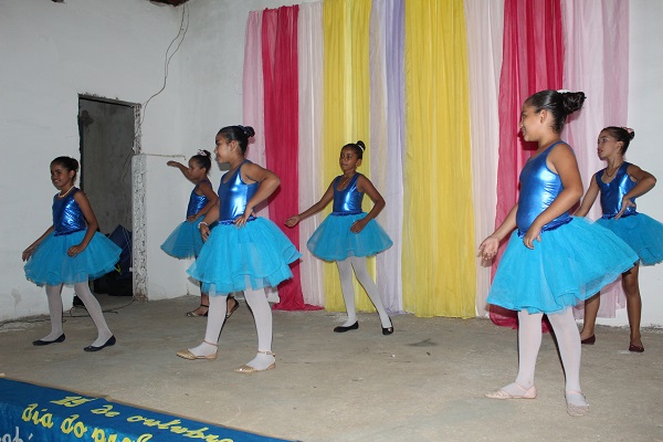 Professores são homenageados durante caminhada em Santo Inácio  - Imagem 22