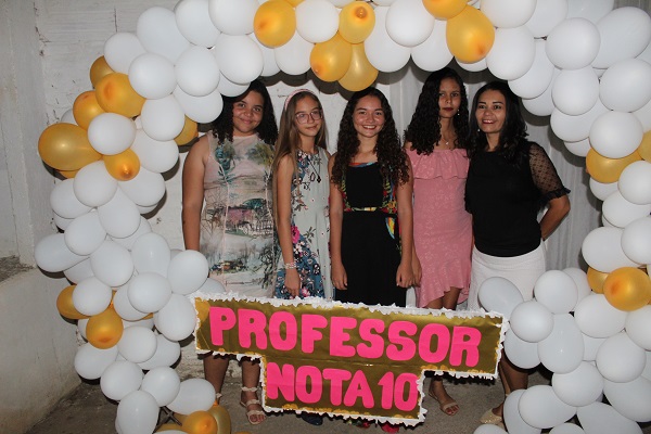 Professores são homenageados durante caminhada em Santo Inácio  - Imagem 29