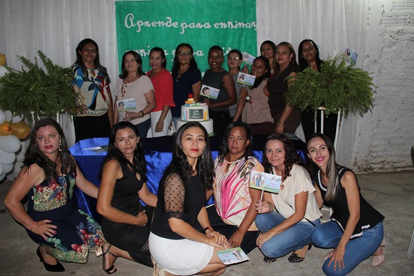 Professores são homenageados durante caminhada em Santo Inácio  - Imagem 53