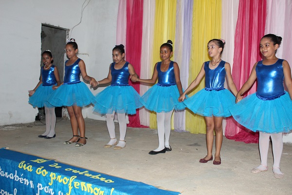 Professores são homenageados durante caminhada em Santo Inácio  - Imagem 26