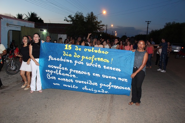 Professores são homenageados durante caminhada em Santo Inácio  - Imagem 10