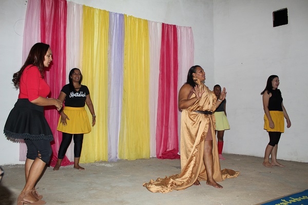 Professores são homenageados durante caminhada em Santo Inácio  - Imagem 36