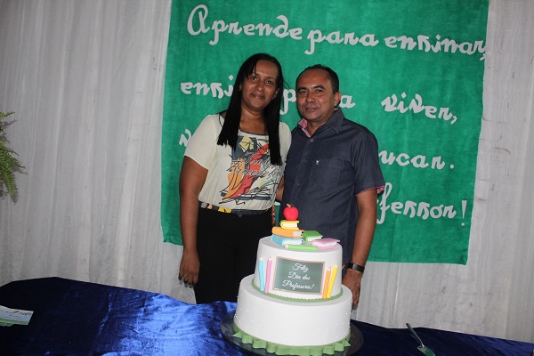 Professores são homenageados durante caminhada em Santo Inácio  - Imagem 65
