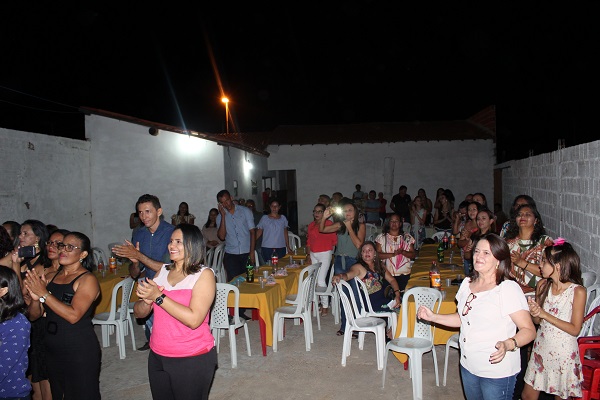 Professores são homenageados durante caminhada em Santo Inácio  - Imagem 38