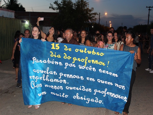 Professores são homenageados durante caminhada em Santo Inácio  - Imagem 11