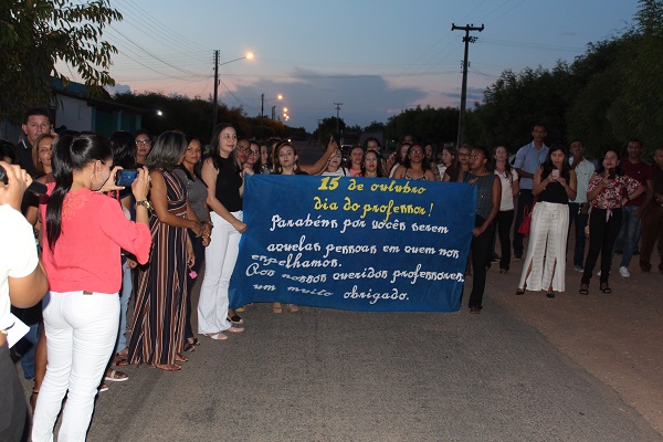 Professores são homenageados durante caminhada em Santo Inácio  - Imagem 9