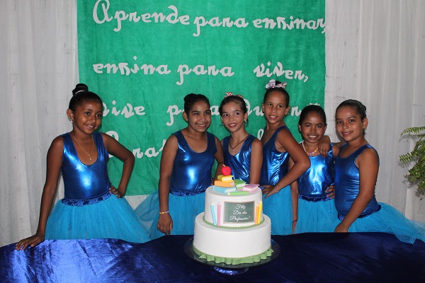 Professores são homenageados durante caminhada em Santo Inácio  - Imagem 27