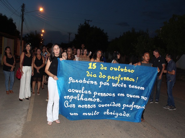 Professores são homenageados durante caminhada em Santo Inácio  - Imagem 13