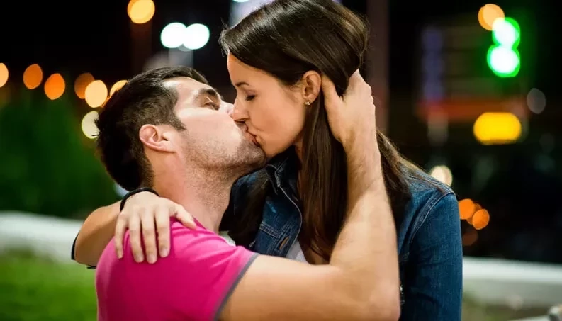  Confira qual tipo de beijo cada signo do zodíaco ama ou odeia - imagem 7911