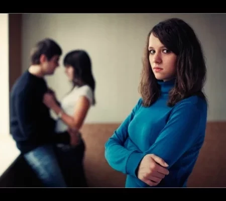 Os signos do zodíaco que conseguem manter mais de um relacionamento