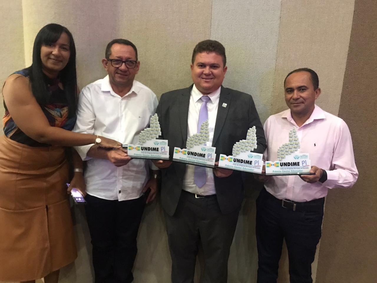 Prefeito de Santo Inácio e Secretário de Educação Recebem Prêmio Gestor Educador - Imagem 7