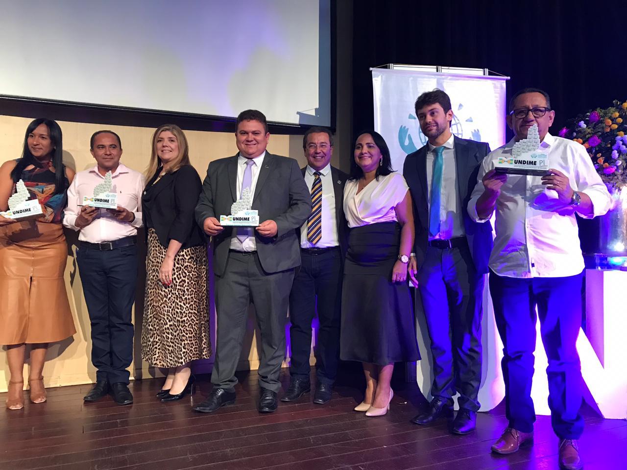 Prefeito de Santo Inácio e Secretário de Educação Recebem Prêmio Gestor Educador - Imagem 10