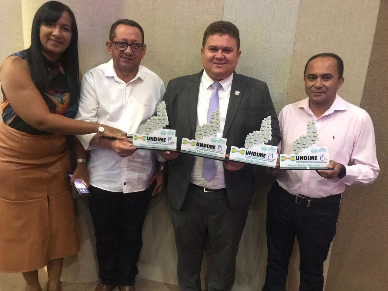 Prefeito de Santo Inácio e Secretário de Educação Recebem Prêmio Gestor Educador - Imagem 3