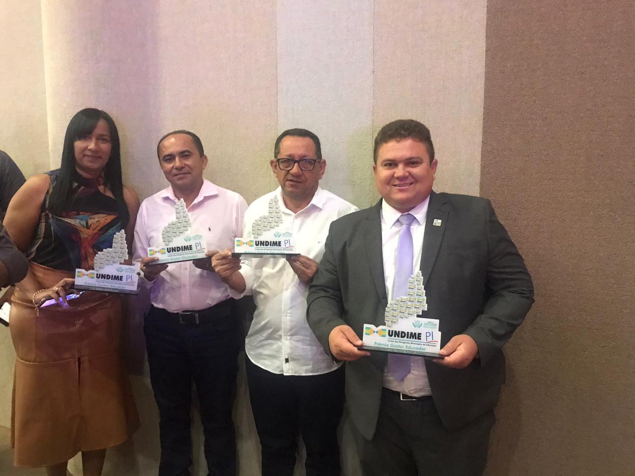 Prefeito de Santo Inácio e Secretário de Educação Recebem Prêmio Gestor Educador - Imagem 8