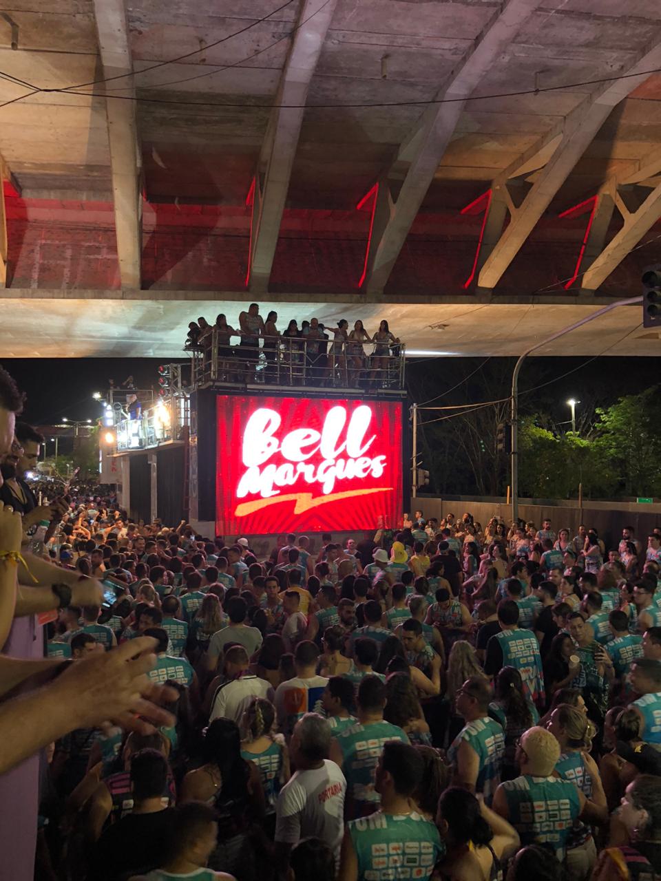 Bell Marques encerra e convoca foliões para o segundo dia de folia - Imagem 4