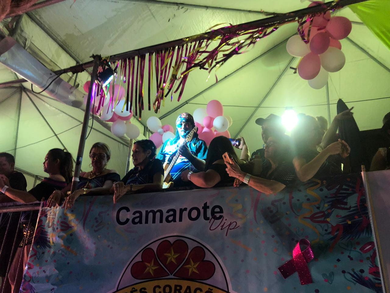 Camarote 3 corações vip tem cover de Bell Marques - Imagem 2