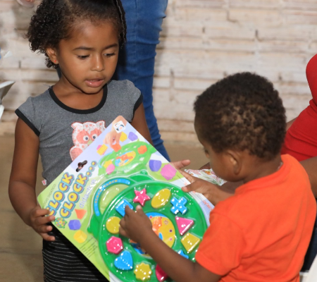 Crianças atendidas pelo Programa  Criança Feliz recebem festa comemorativa