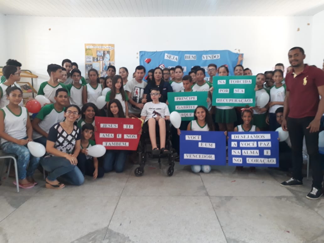 Alunos e professores fazem homenagem e acolhem o adolescente Felipe Gabriel - Imagem 4