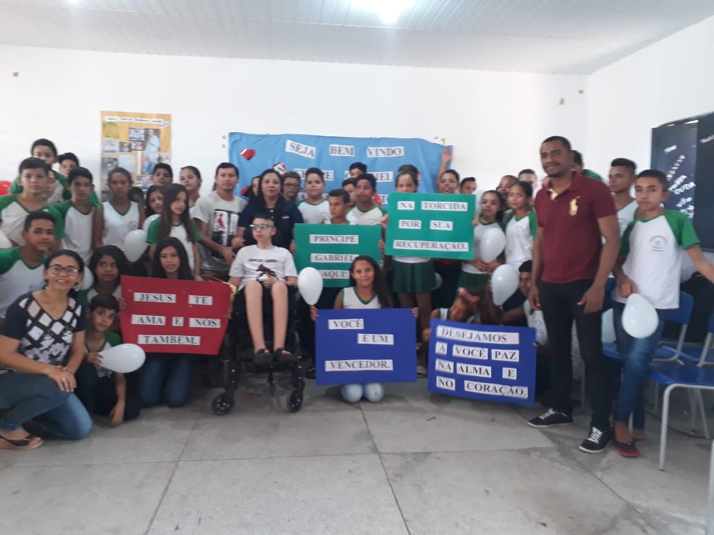 Alunos e professores fazem homenagem e acolhem o adolescente Felipe Gabriel - Imagem 15
