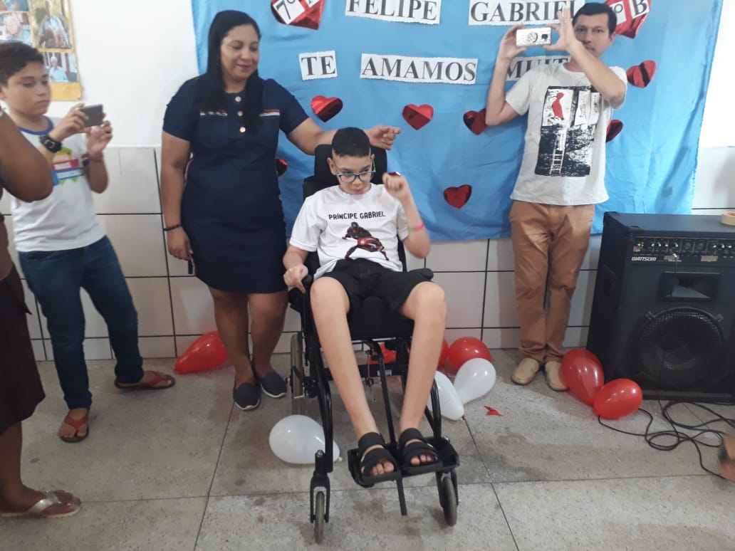 Alunos e professores fazem homenagem e acolhem o adolescente Felipe Gabriel - Imagem 10
