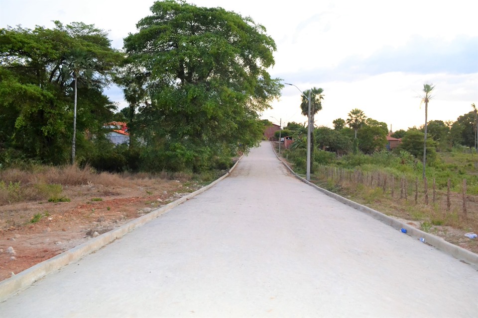 Prefeitura de Joaquim Pires entrega iluminação de LED aos moradores do Bairro Ferreirão - Imagem 3