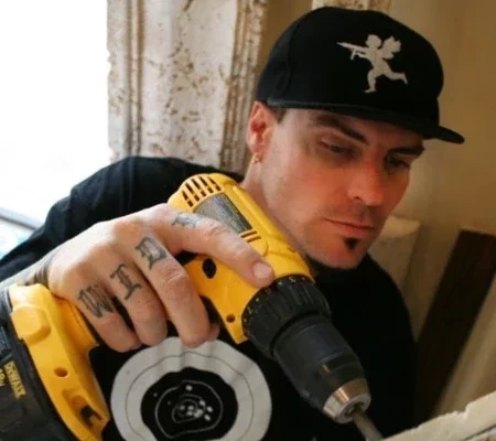 Veja os famosos que vivem com empregos comuns e longe dos holofotes