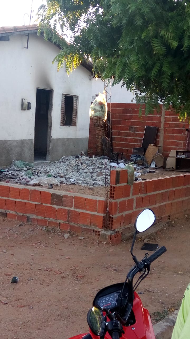 Incêndio destrói casa de Conselheira Tutelar em Santo Inácio do Piauí - Imagem 8