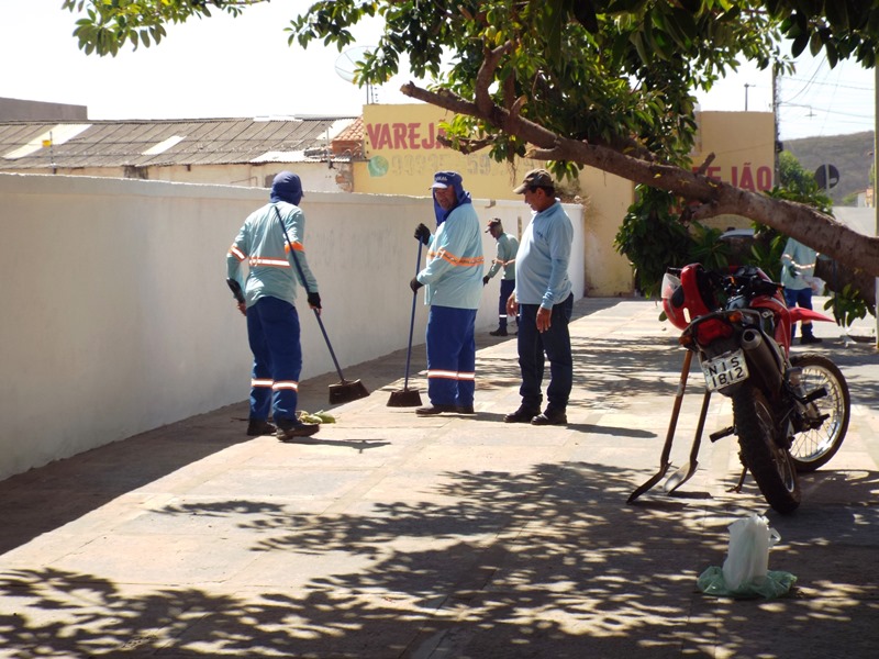 Município prepara cemitérios para a chegada do dia de finados  - Imagem 19