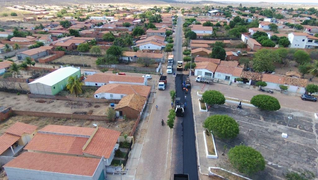 Em Santo Inácio prefeito conclui asfaltamento na Avenida Getúlio Vargas  - Imagem 1