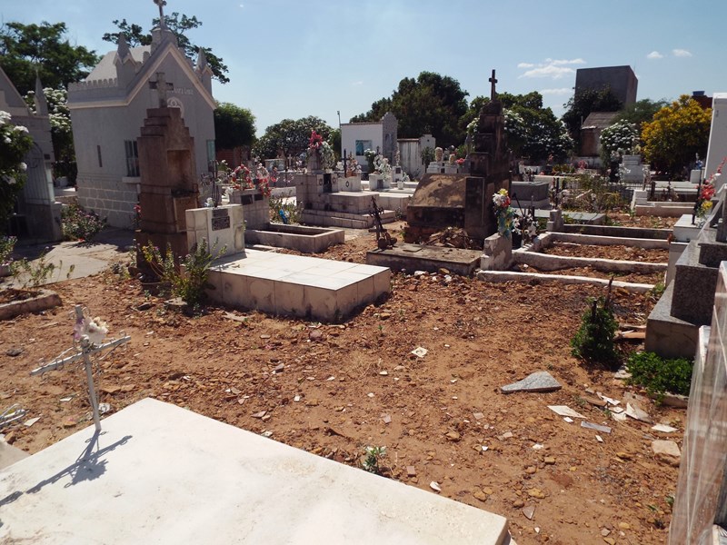 Município prepara cemitérios para a chegada do dia de finados  - Imagem 16