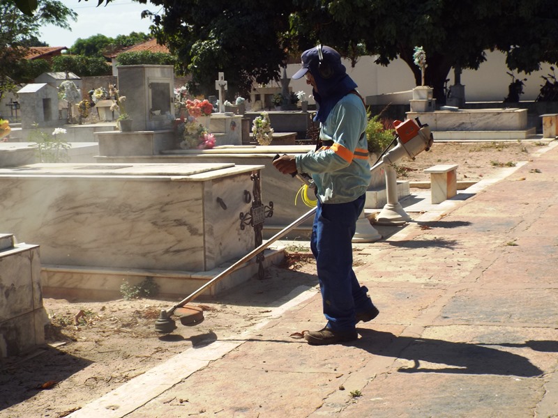 Município prepara cemitérios para a chegada do dia de finados  - Imagem 38