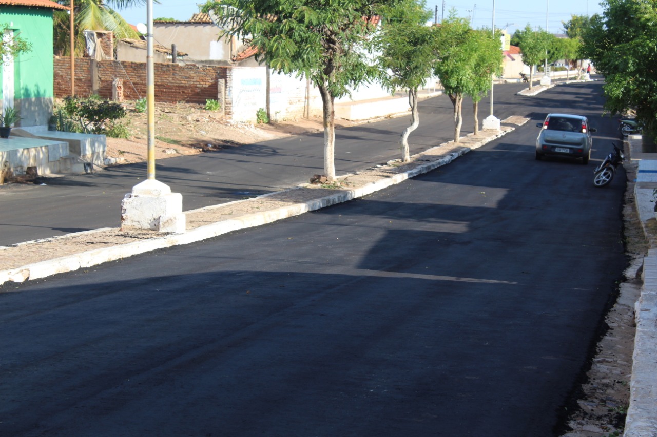 Em Santo Inácio prefeito conclui asfaltamento na Avenida Getúlio Vargas  - Imagem 28