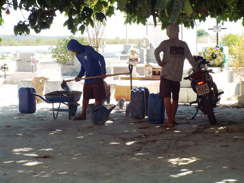 Município prepara cemitérios para a chegada do dia de finados  - Imagem 33
