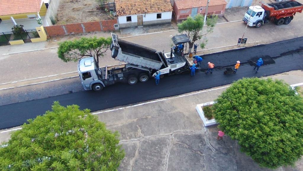 Em Santo Inácio prefeito conclui asfaltamento na Avenida Getúlio Vargas  - Imagem 2