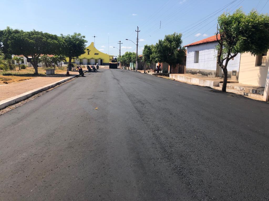 Em Santo Inácio prefeito conclui asfaltamento na Avenida Getúlio Vargas  - Imagem 9