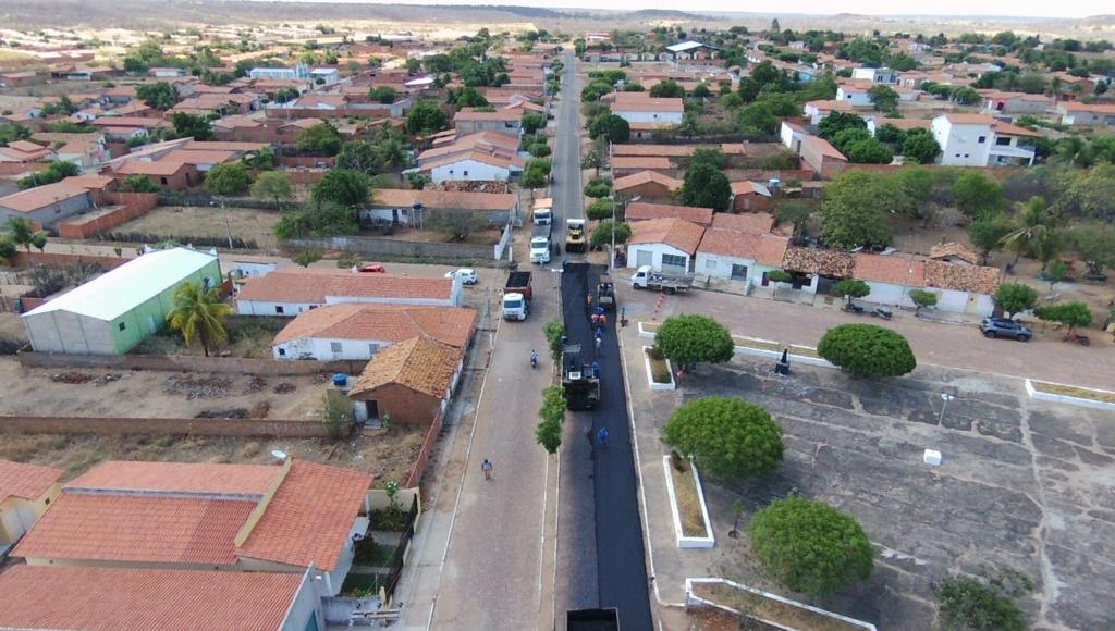 Em Santo Inácio prefeito conclui asfaltamento na Avenida Getúlio Vargas  - Imagem 3