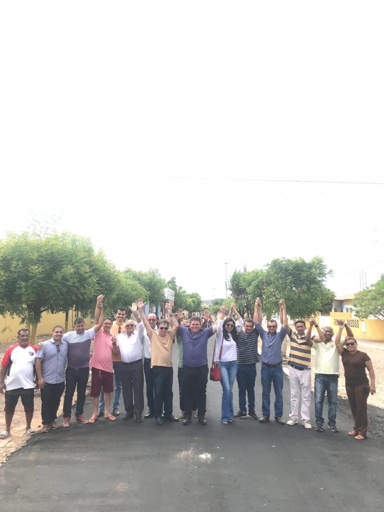 Em Santo Inácio prefeito conclui asfaltamento na Avenida Getúlio Vargas 