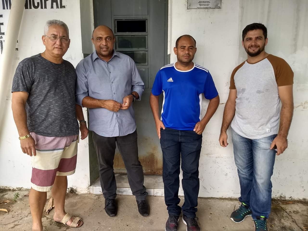 Prefeito João Luiz entrega mais 02 veículos para servir à população - Imagem 8