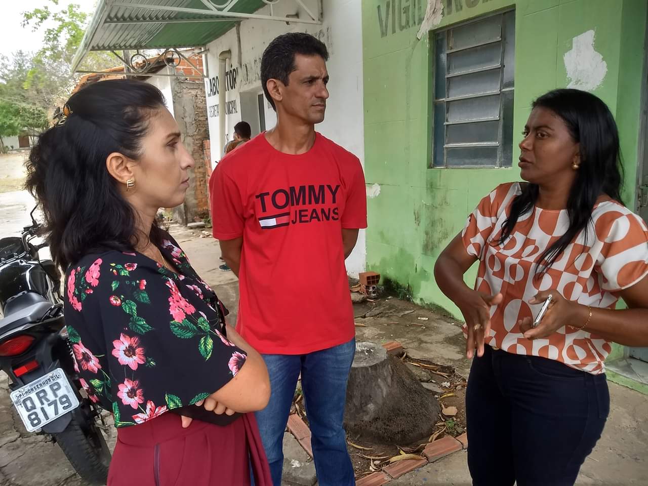 Prefeito João Luiz entrega mais 02 veículos para servir à população - Imagem 10