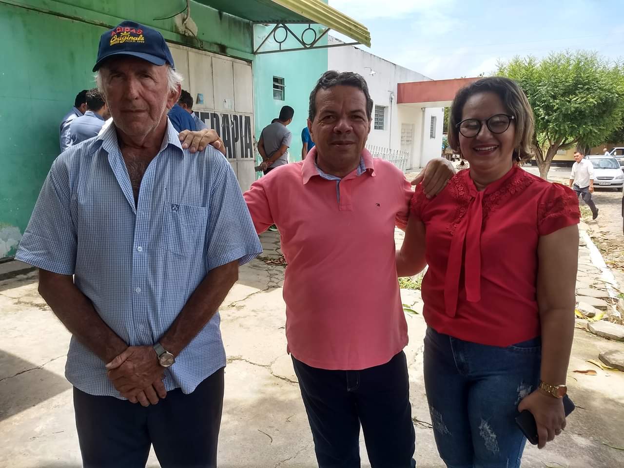 Prefeito João Luiz entrega mais 02 veículos para servir à população - Imagem 9