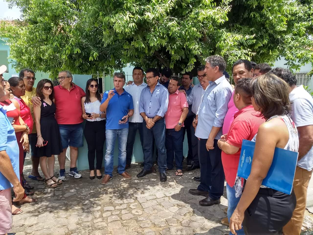 Prefeito João Luiz entrega mais 02 veículos para servir à população - Imagem 11