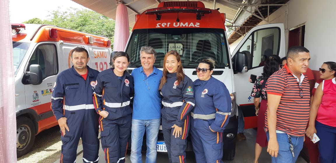 Prefeito João Luiz entrega mais 02 veículos para servir à população 