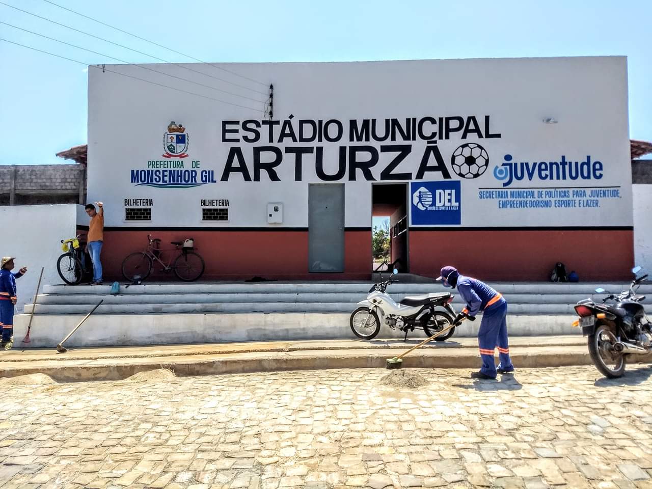 Recuperando e construindo novos equipamentos em Monsenhor Gil 