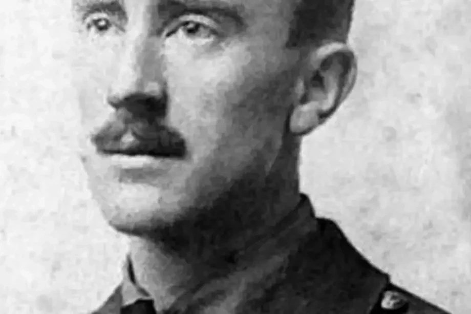 Como 12 famosos ganham muito dinheiro mesmo após a morte - imagem 7520