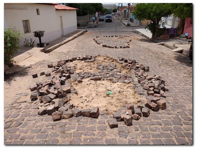 Prefeitura de Inhuma realiza recuperação de calçamento - Imagem 6