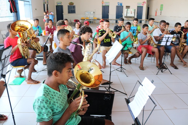 Projeto ensina jovens e adolescentes a arte musical - Imagem 12