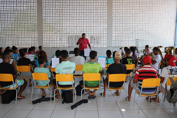 Projeto ensina jovens e adolescentes a arte musical - Imagem 13