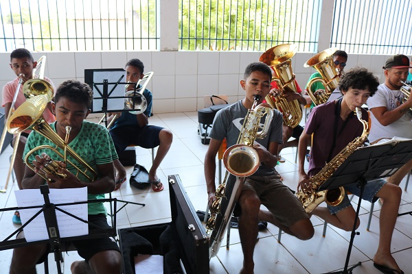 Projeto ensina jovens e adolescentes a arte musical - Imagem 10